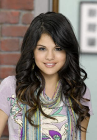 Sweet Selena Gomez Long Hairstyle