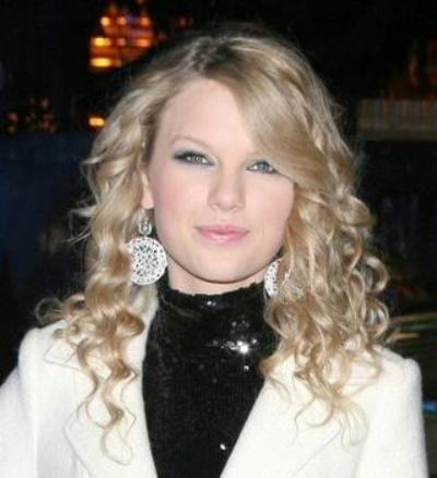 Taylor Swift Superb Hairstyle
