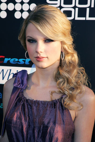 Marvelous Taylor Swift Hairstyle