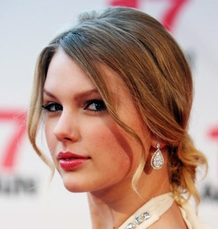 Taylor Swift Updo Hairstyle