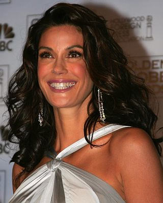 Teri Hatcher Curly Wavy Hairstyle