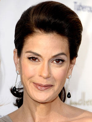 Teri Hatcher Simple Hairstyle