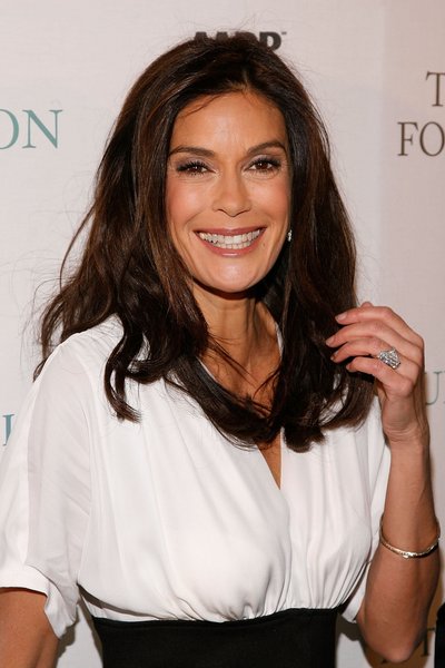 Teri Hatcher Medium Hairstyle