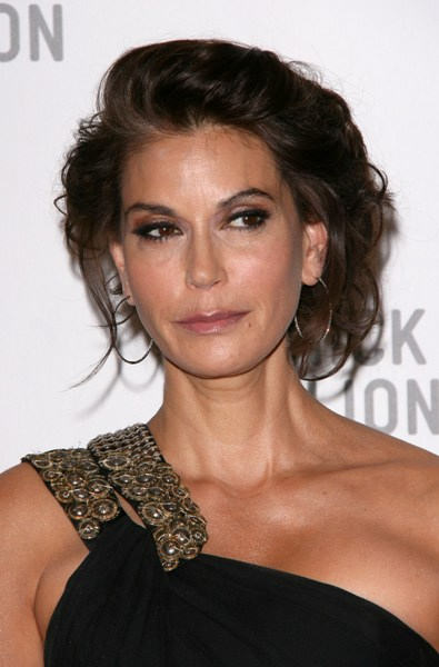 Teri Hatcher Short Hairstyle