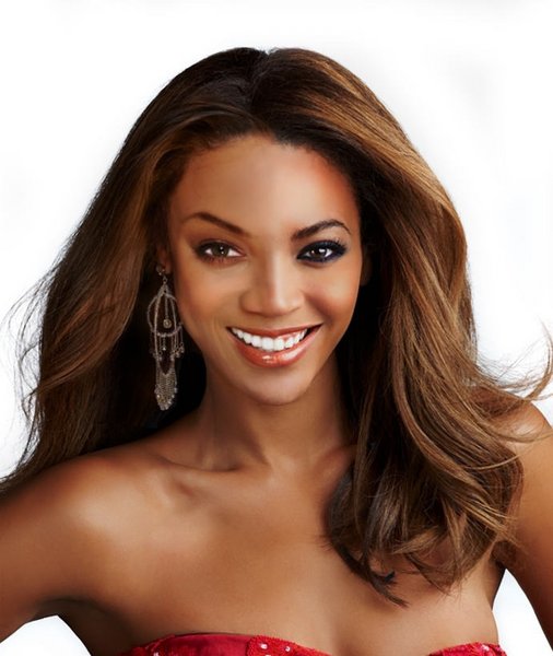 Tyra Banks Medium Wavy Hairstyle