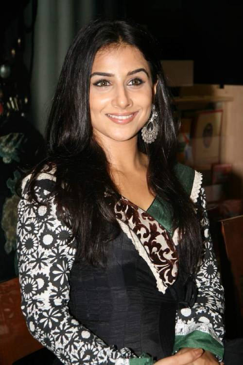 Vidya Balan Long Wavy Hairstyle