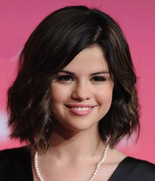 Selena Gomez Round Face Hairstyle