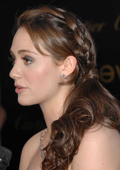 Attractive Side Ponytail Hairstyle