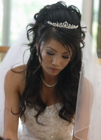 Black Wavy Hairstyle With Tiara