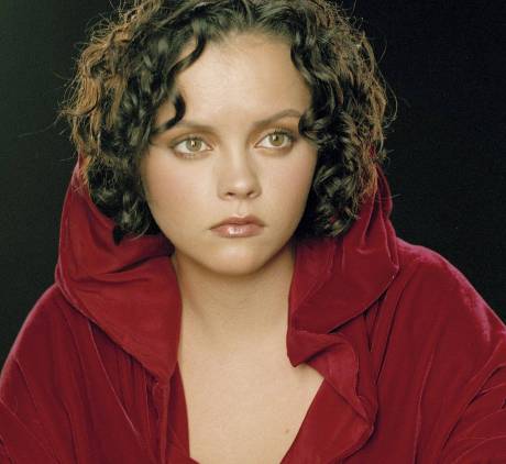 Christina Ricci curly hairstyle