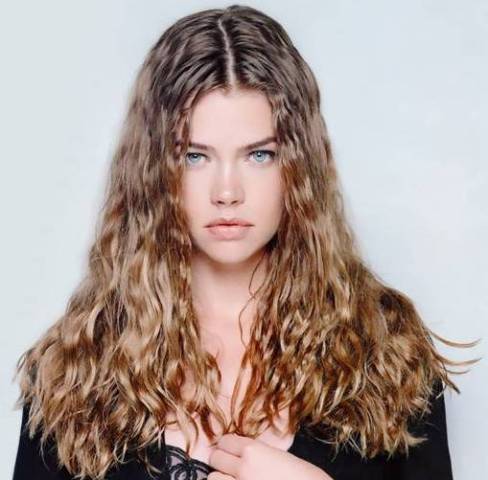 Denise Richards Wavy Hairstyle