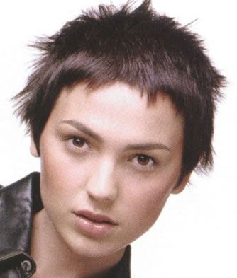 Simple And Lovely Boyish Short Hairstyle
