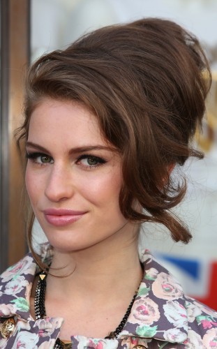  Beehive-Side-Swept-Hairstyle