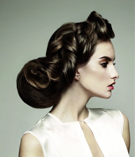 Losse Curls Updo Hairstyle