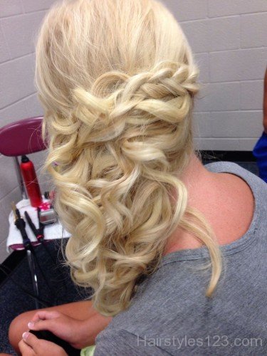 Blonde Curls Hairstyle