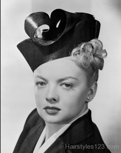 Awesome Curly Hairstyle With Hat