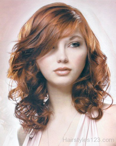 Lovable Curly Hairstyle With Brown Hairs