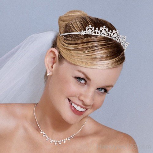 Lovable Short Hairstyle For Brides