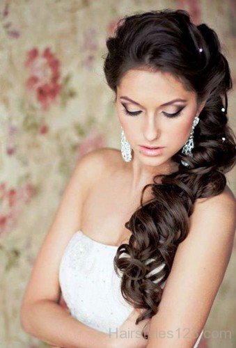 Stylish Black Blonde Hairstyle For Brides