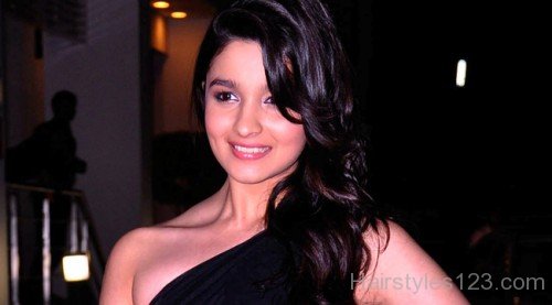 Alia Bhatt Beautiful Wavy Hairstyle