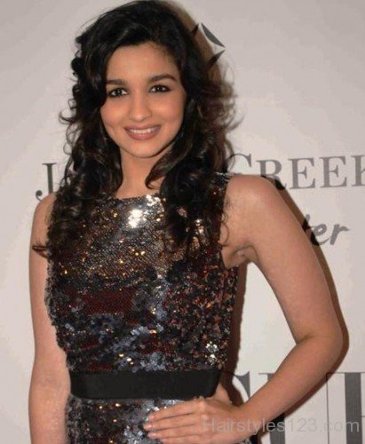 Alia-Bhatt Medium Curly Hairstyle