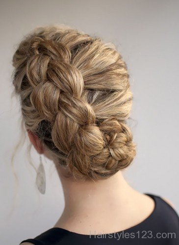 Attractive Bun Hairstyle With Blonde Hairs