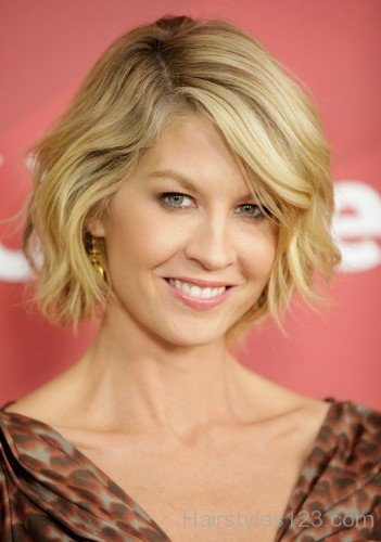 Cute Short  Wavy Hairstyle