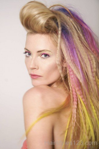 Gorgeous Retro Hairstyle For Long Hairs