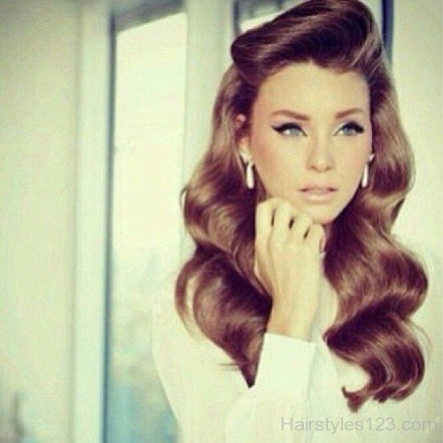 Long Layered Wavy Retro Hairstyle