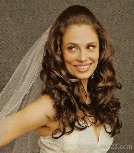 Nice  Curly Hairstyle For Wedding
