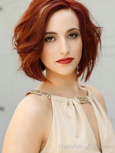 Stunning Short Wavy Hairstyle