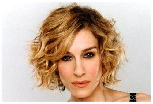 Stylish Short Wavy Hairstyle