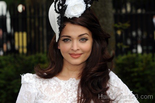 Aishwarya Rai Wavy Hairstyle