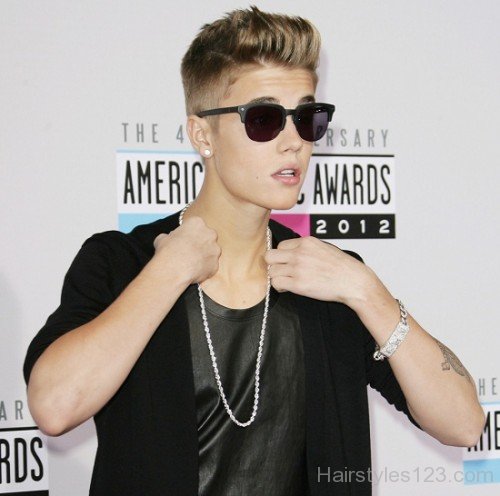  Justin Bieber Undercut Spiky Hairstyle