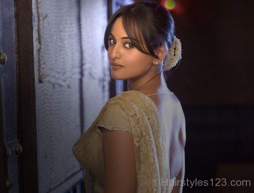 Bun Hairstyle Of Sonakshi Sinha