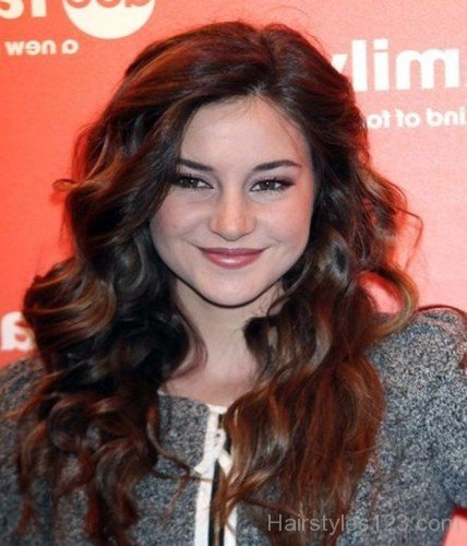 Long Curly Hairstyle Of Shailene Woodley
