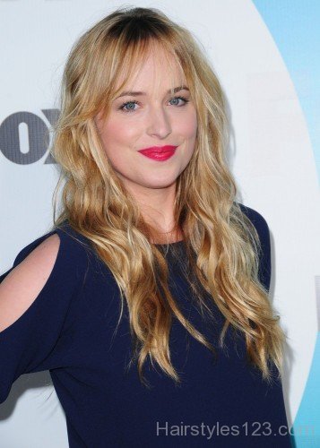 Dakota Johnson Wavy Hairstyle