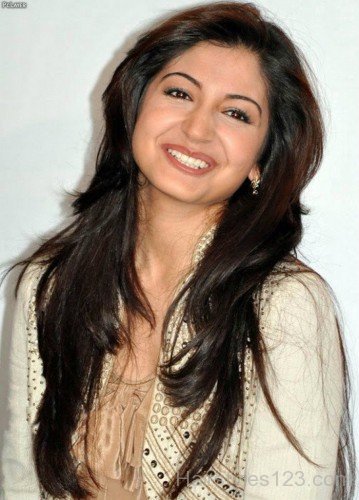 Fabulous Long Wavy Hairstyle Of Anushka Sharma