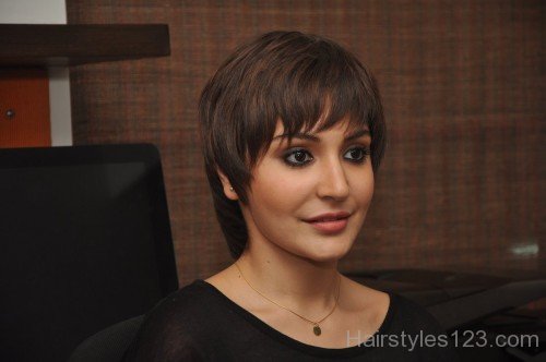 Hairstyle Of Anushka Sharma In Pk