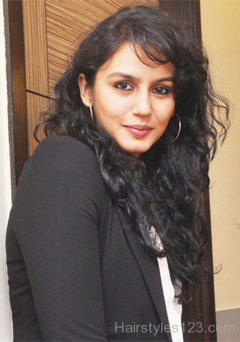 Huma Qureshi Curly Hairstyle