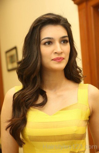 Kriti Sanon Wavy Hairstyle