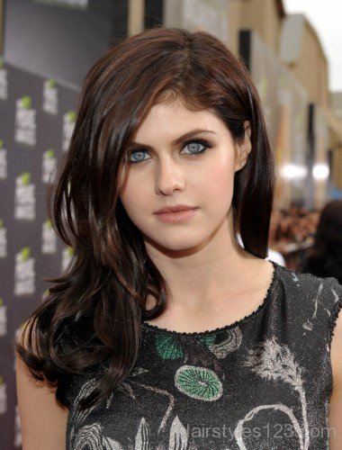 Layered Hairstyle Of Alexandra Daddario