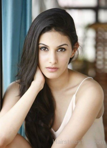  Amyra Dastur Long Hairstyle 