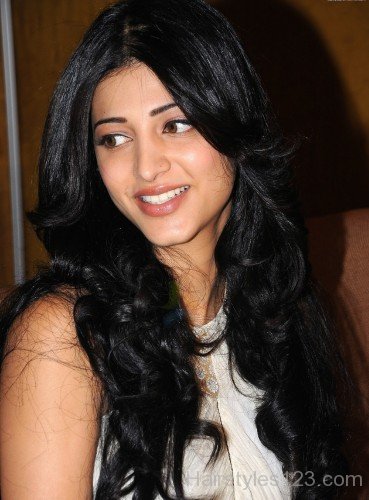 Long Layered Hairstyle  Of Shruti Hassan