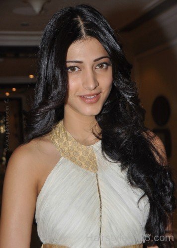 Long Wavy Hairstyle Of Shruti Hassan