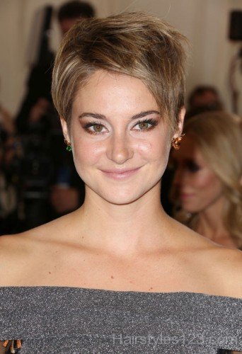 Short  Hairstyle Of Shailene Woodley