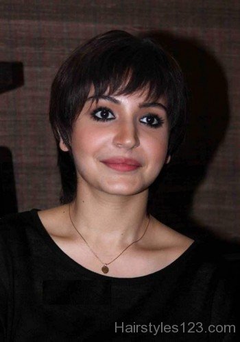 Short Hairstyle Of Anushka Sharma