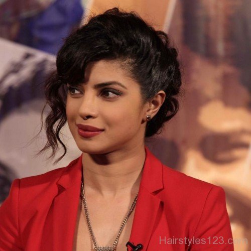 Short Wavy Hairstyle Priyanka Chopra