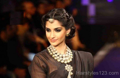Updos Hairstyle Of Sonam Kapoor
