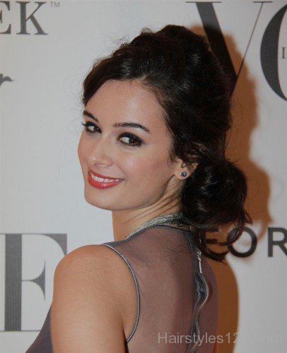 Evelyn Sharma Bun Hairstyle